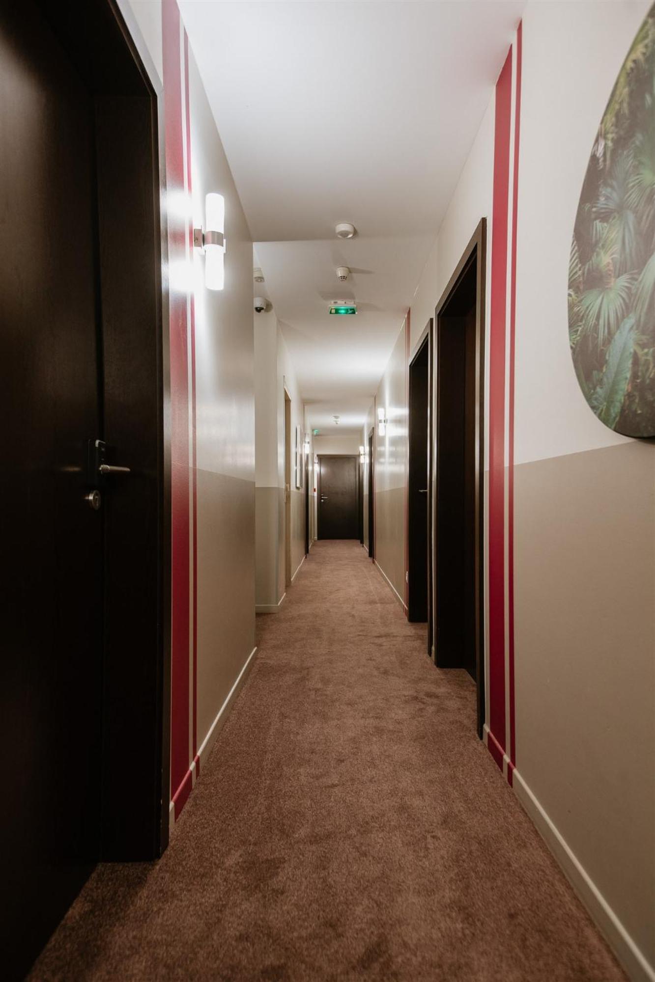 Hotel-Restaurant La Caborne Limonest Eksteriør bilde