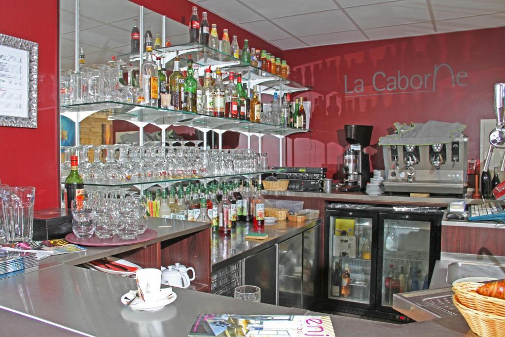 Hotel-Restaurant La Caborne Limonest Eksteriør bilde