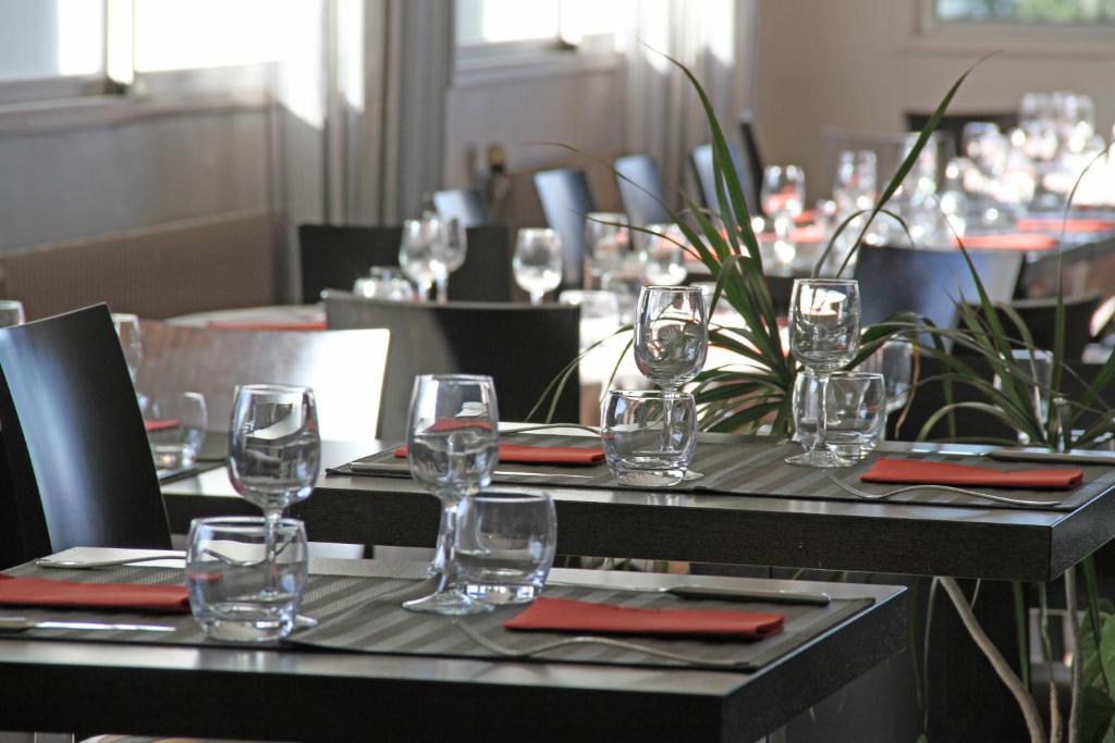 Hotel-Restaurant La Caborne Limonest Eksteriør bilde